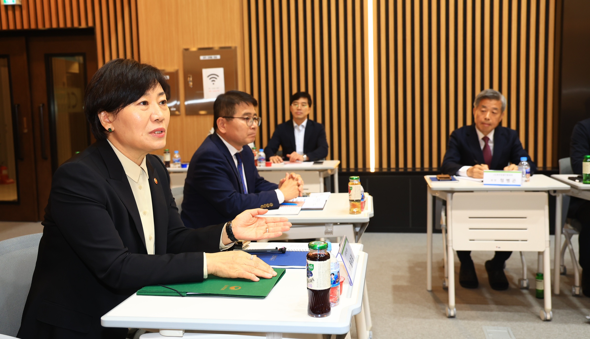 송미령 장관, 동물용의약품 산업 현장소통 간담회 참석