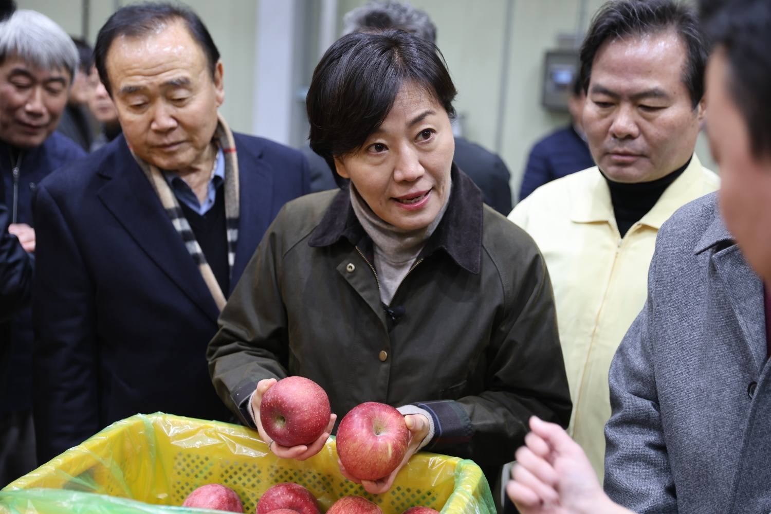 송미령 장관, 2025년산 사과 저장 상황 점검