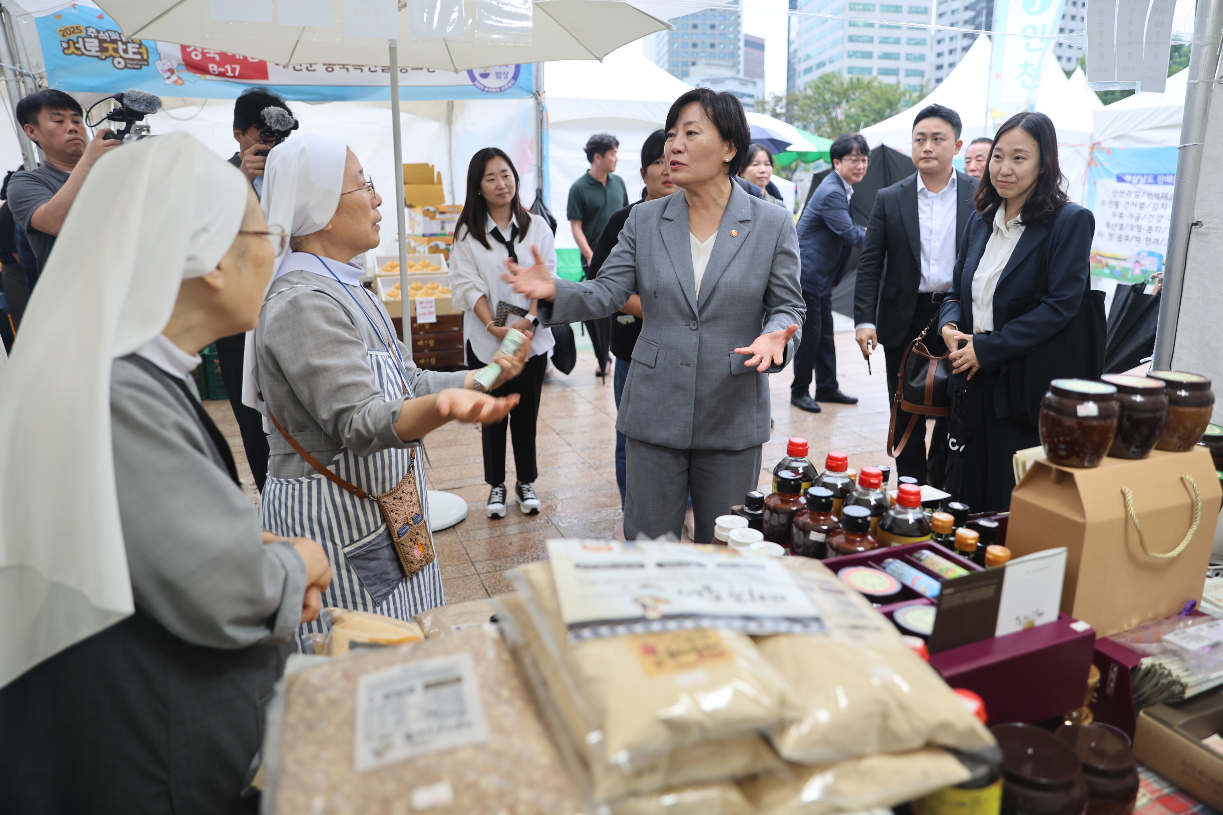 송미령 장관, 추석맞이 서로장터 참석