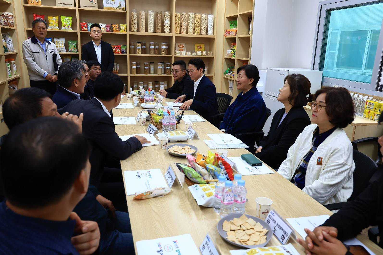 송미령 장관, 벼 수확 현장 및 쌀 가공시설 점검