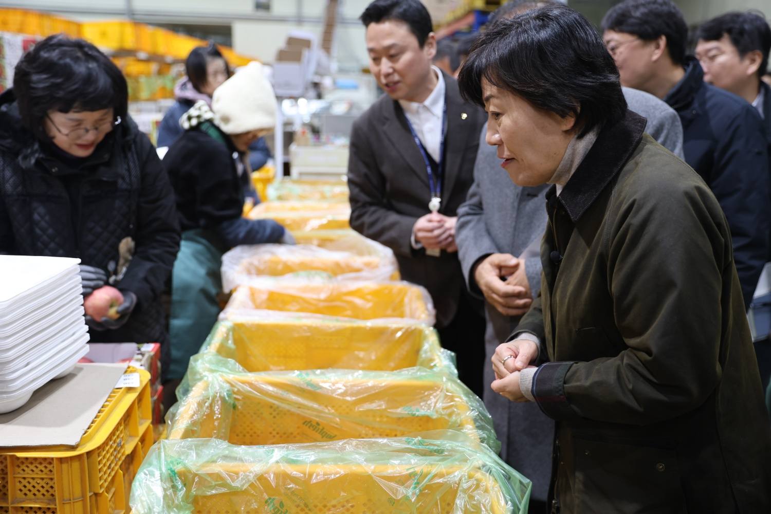 송미령 장관, 2025년산 사과 저장 상황 점검