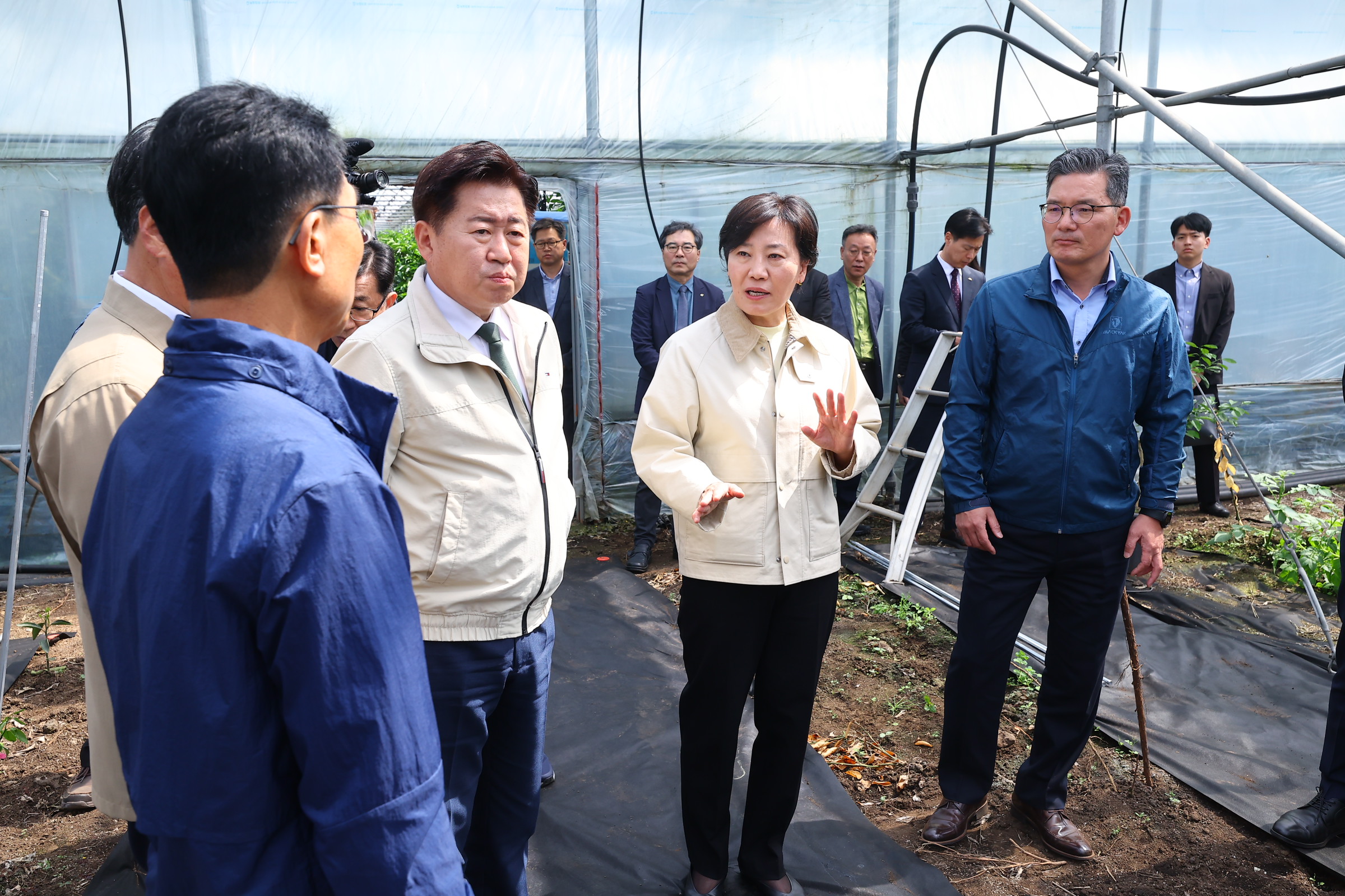 송미령 장관, 감귤 재배농가와 남원농협 농산물산지유통센터(APC) 방문