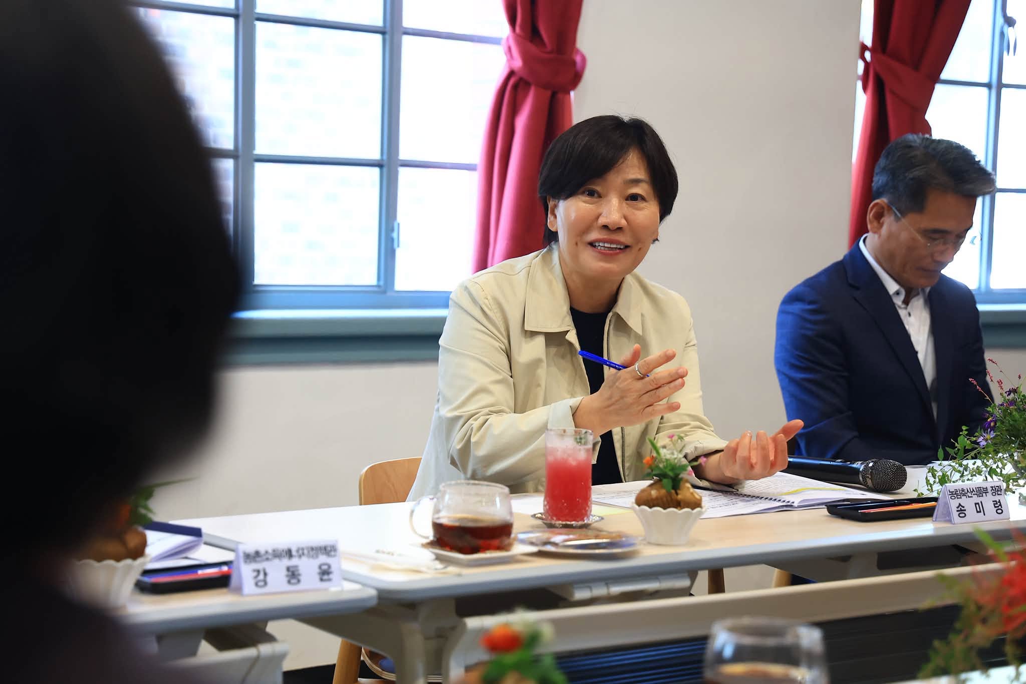 송미령 장관, 농어촌 기본소득 추진상황 점검 및 우리밀가공공장 방문