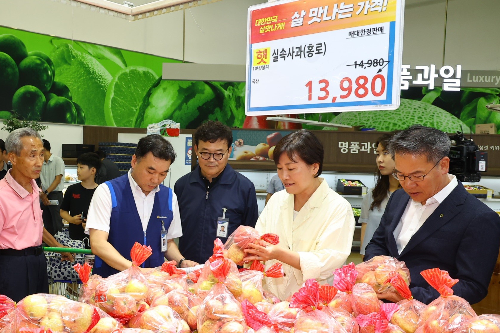 송미령 장관, 휴일에도 쌀값 산지동향 및 물가동향 현장 점검