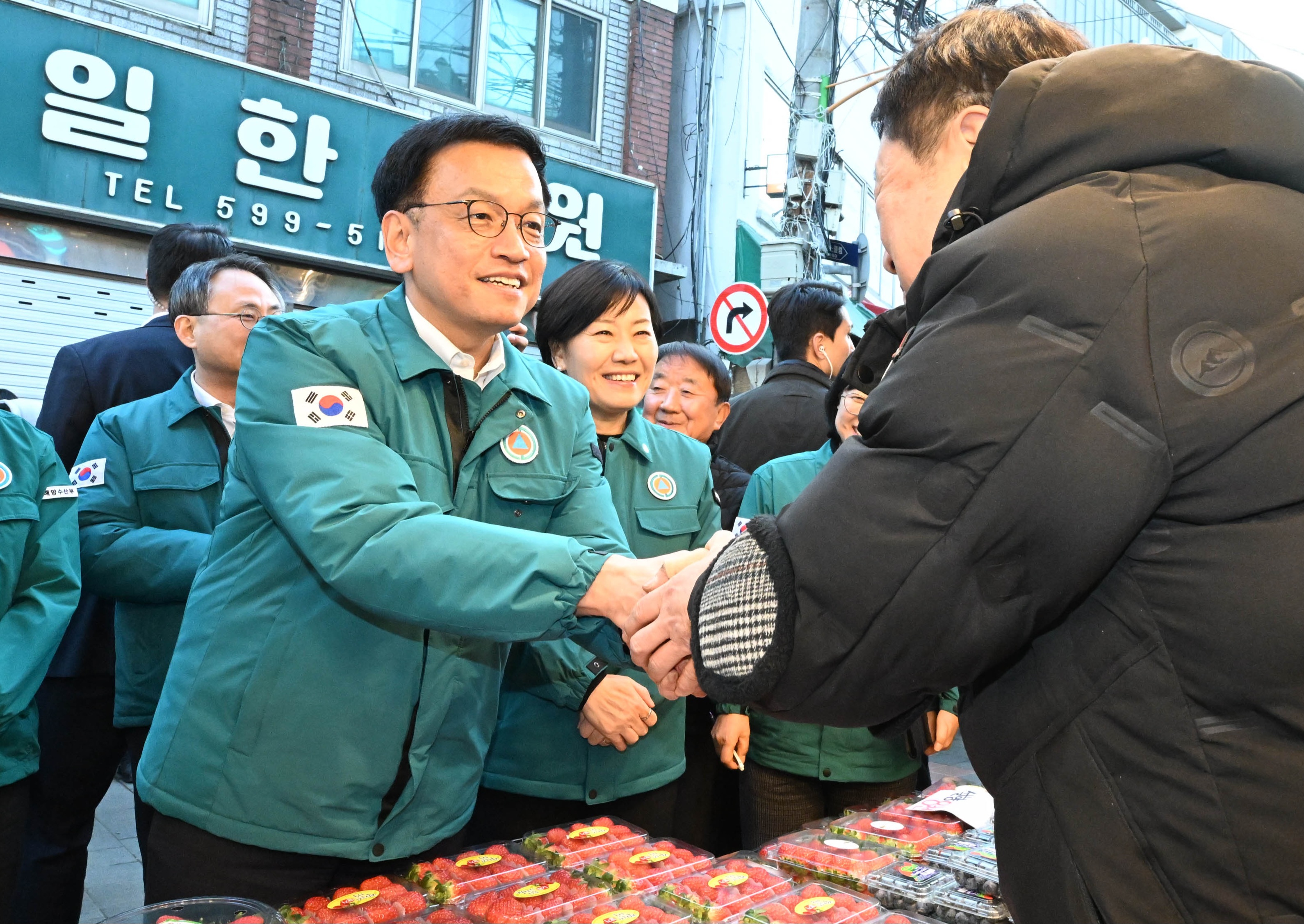 송미령 장관, 설 명절 대비 전통시장 현장방문