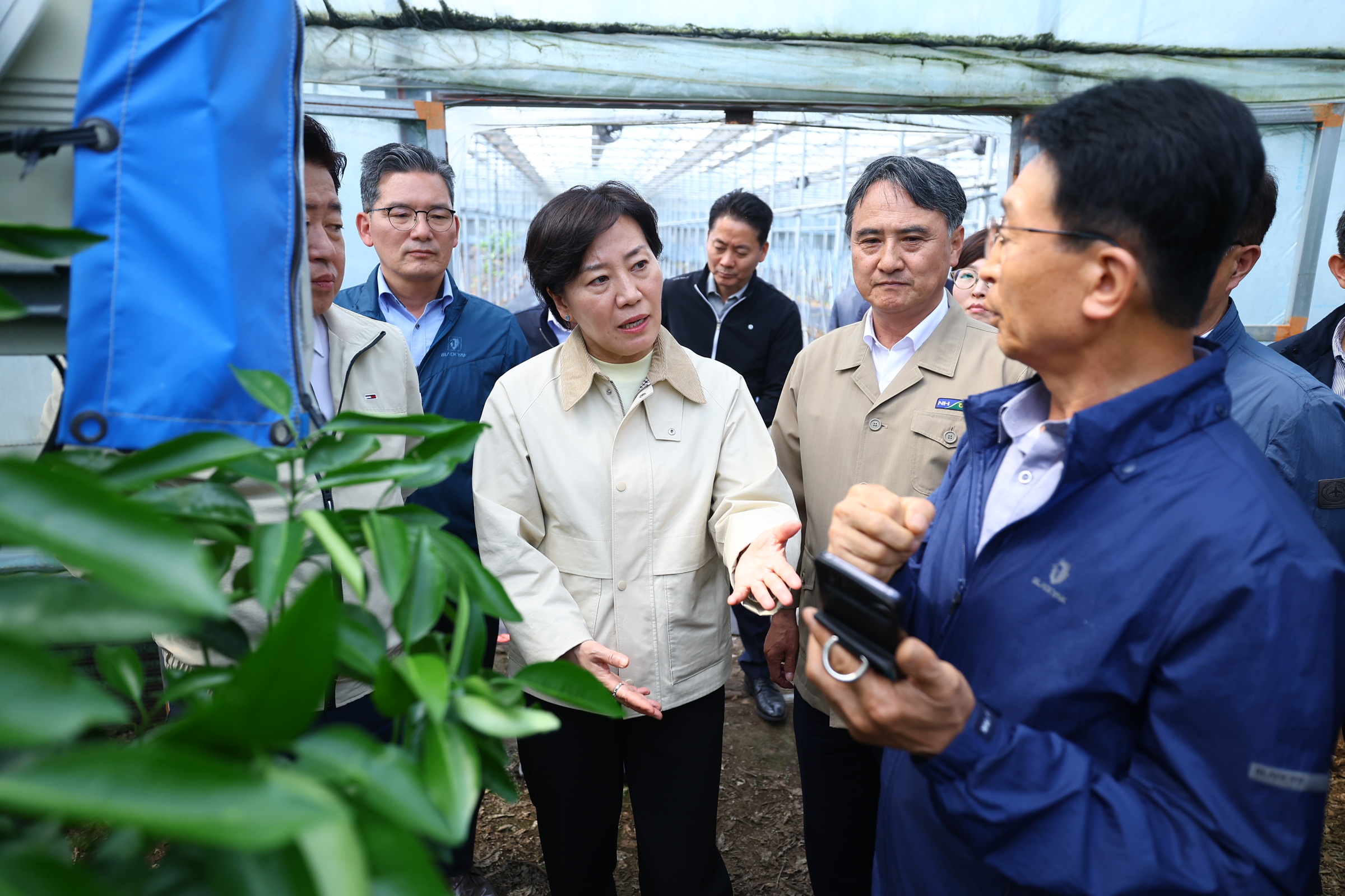 송미령 장관, 감귤 재배농가와 남원농협 농산물산지유통센터(APC) 방문