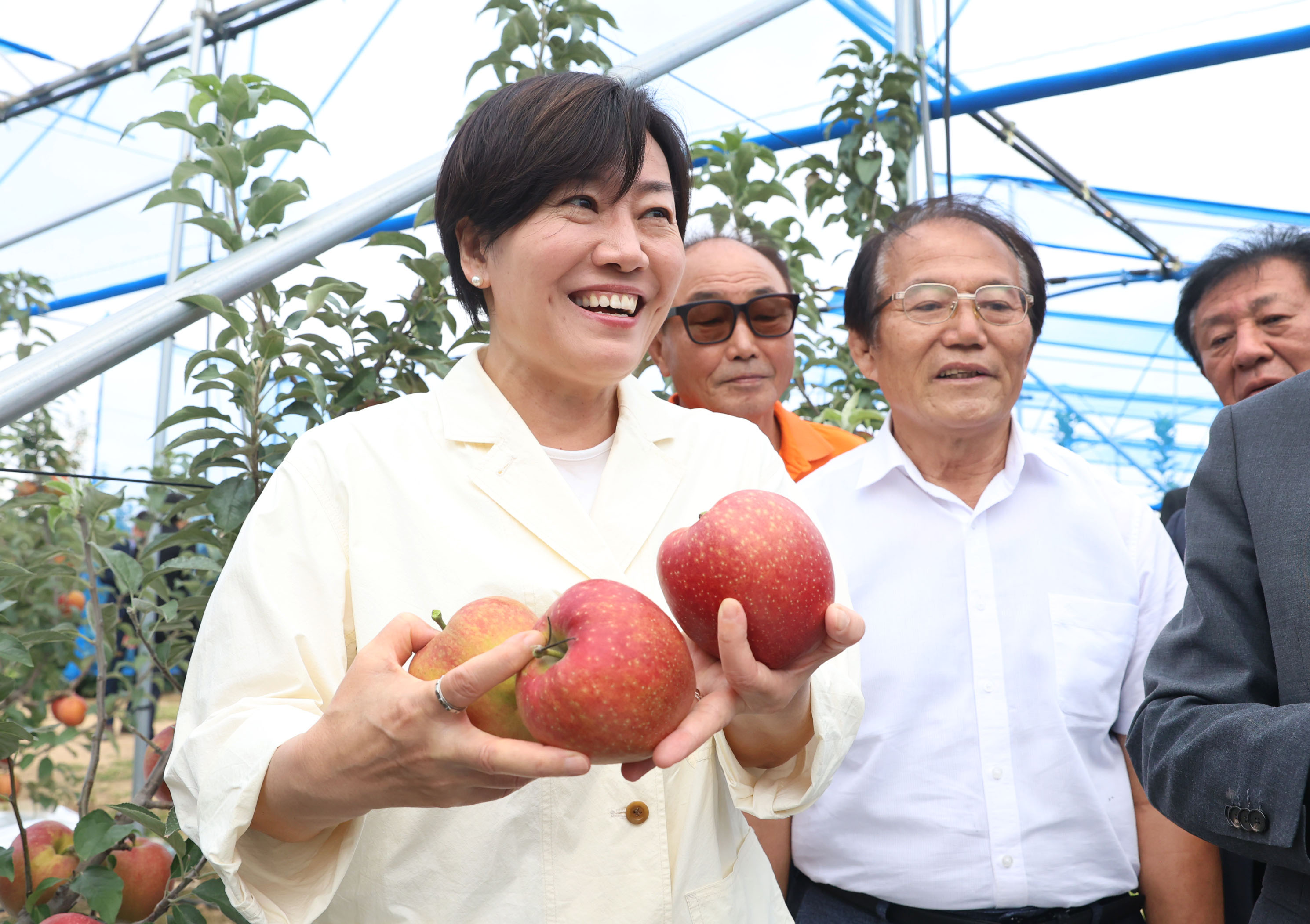 송미령 장관, 충북원예농협 과수 거점 산지유통센터(APC) 및 사과 재배농가 방문