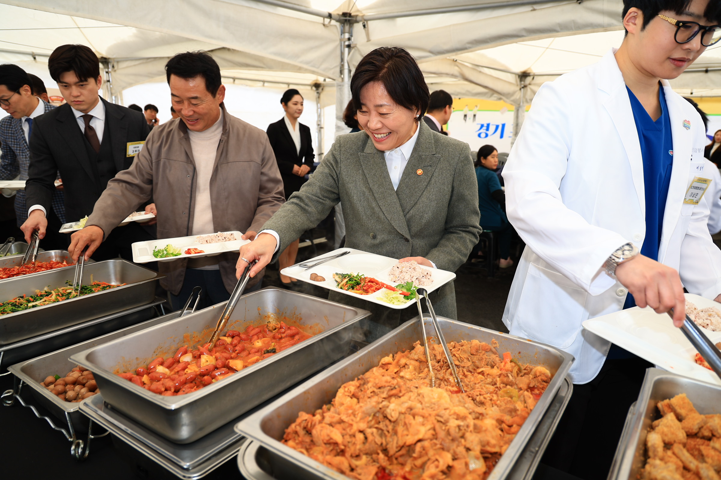 송미령 장관, 농촌 왕진버스 진료 현장 방문