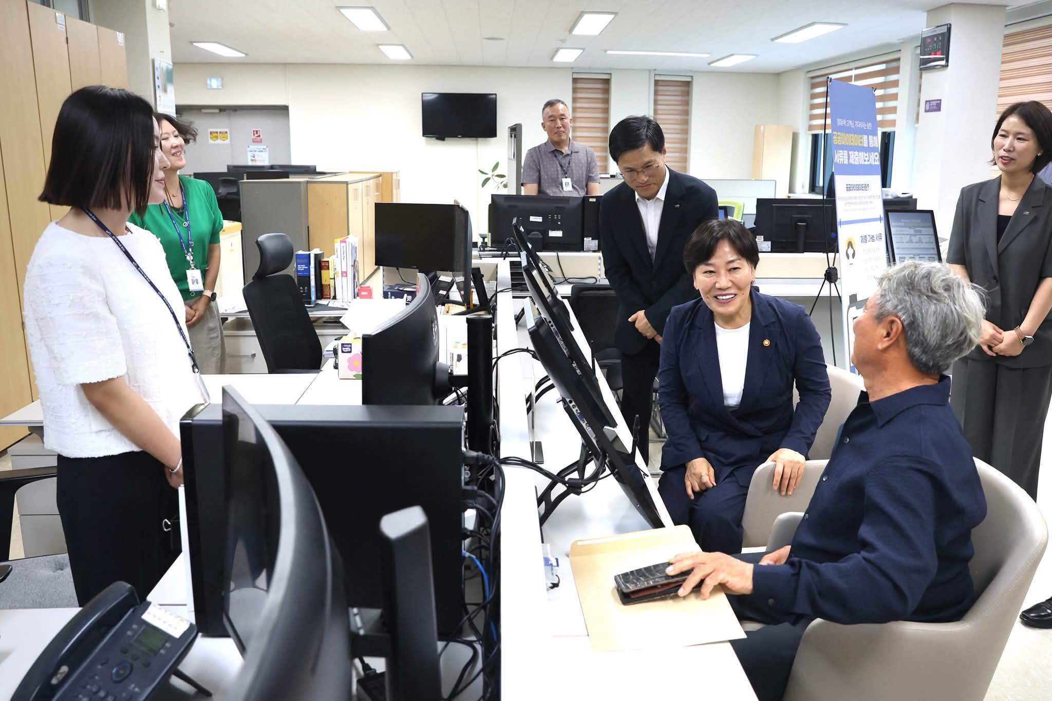송미령 장관, 농지 거래 활성화 현장 간담회