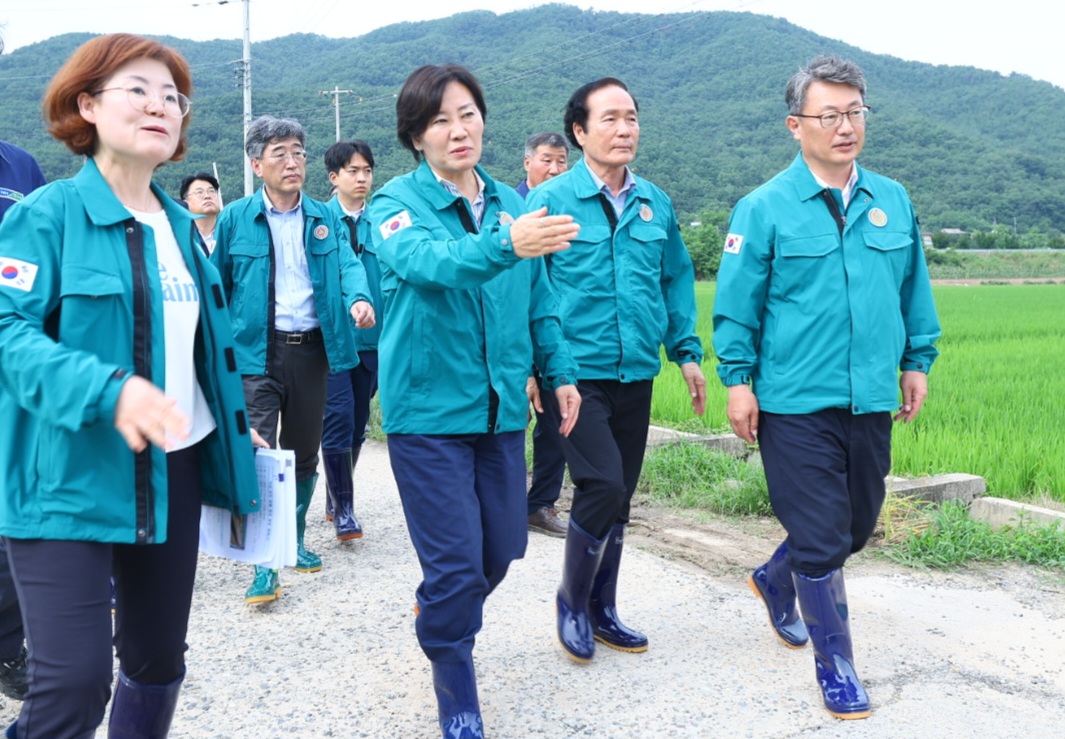 송미령 장관, 경북 의성 호우 피해농가 방문 및 저수지 안전관리 상황점검