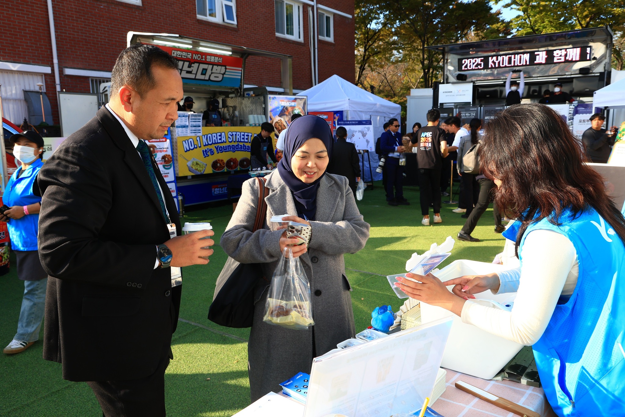 송미령 장관, 2025년 APEC ‘케이(K)-푸드 스테이션’ 방문