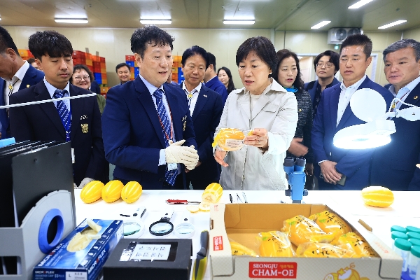 송미령 장관, 월항농협 산지유통센터(APC) 방문
