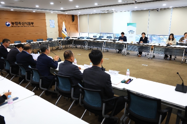 송미령 장관,  도매시장 유통구조 개선을 위한 간담회 THUMBNAIL