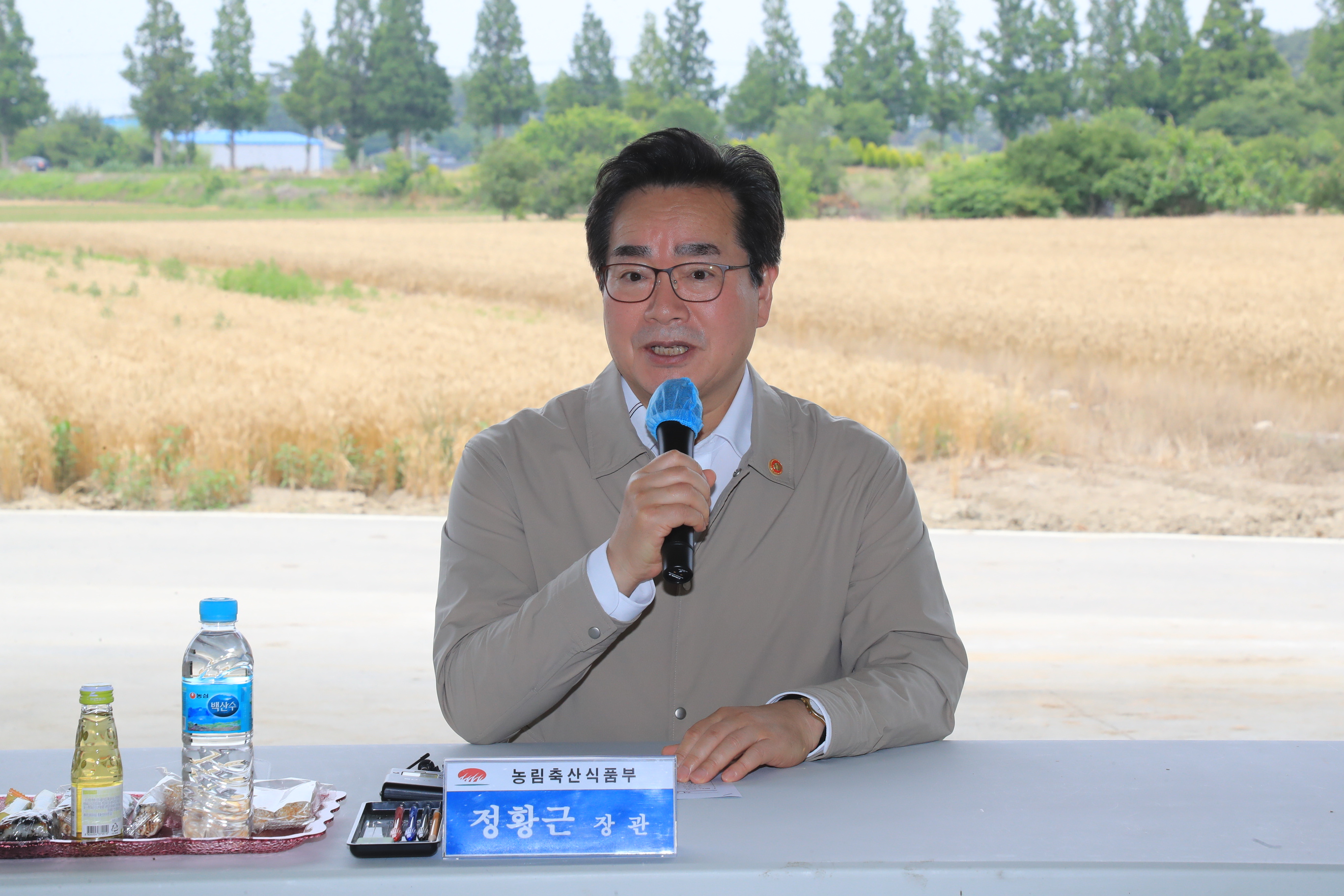 정황근 장관, 밀·콩 영농 현장점검 및 청년농인 간담회 개최
