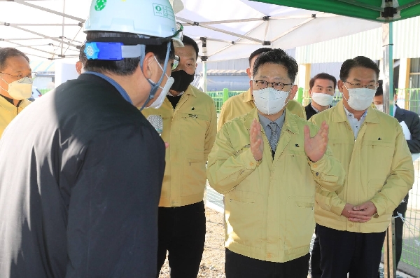 김현수 장관, 가축전염병 방역 현장 점검 THUMBNAIL